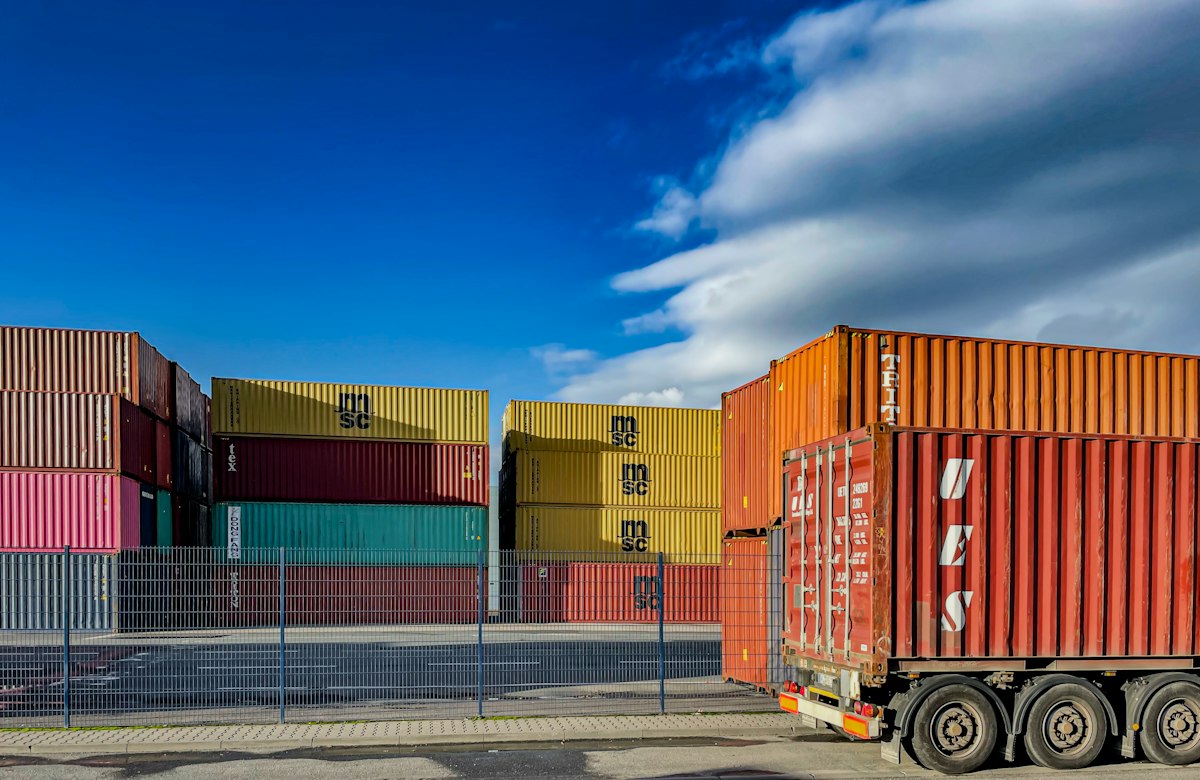 Container terminal with cranes loading full containers